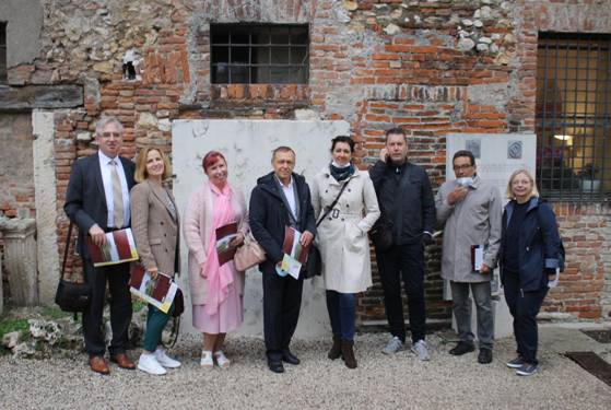 A group of people standing outside a building

Description automatically generated with medium confidence