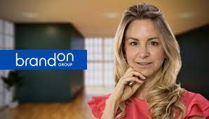 A person with her hand on her chin

Description automatically generated with medium confidence